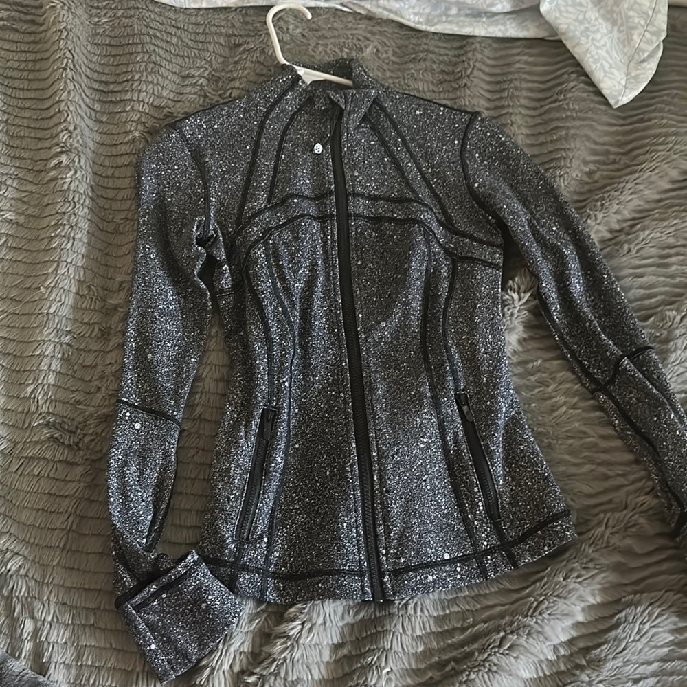 Size 4 Lululemon Define Jacket in Luminesce Splatter White Black.